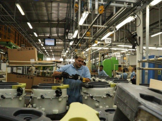 La produccin industrial cay 3% y el empleo sufre su peor cada